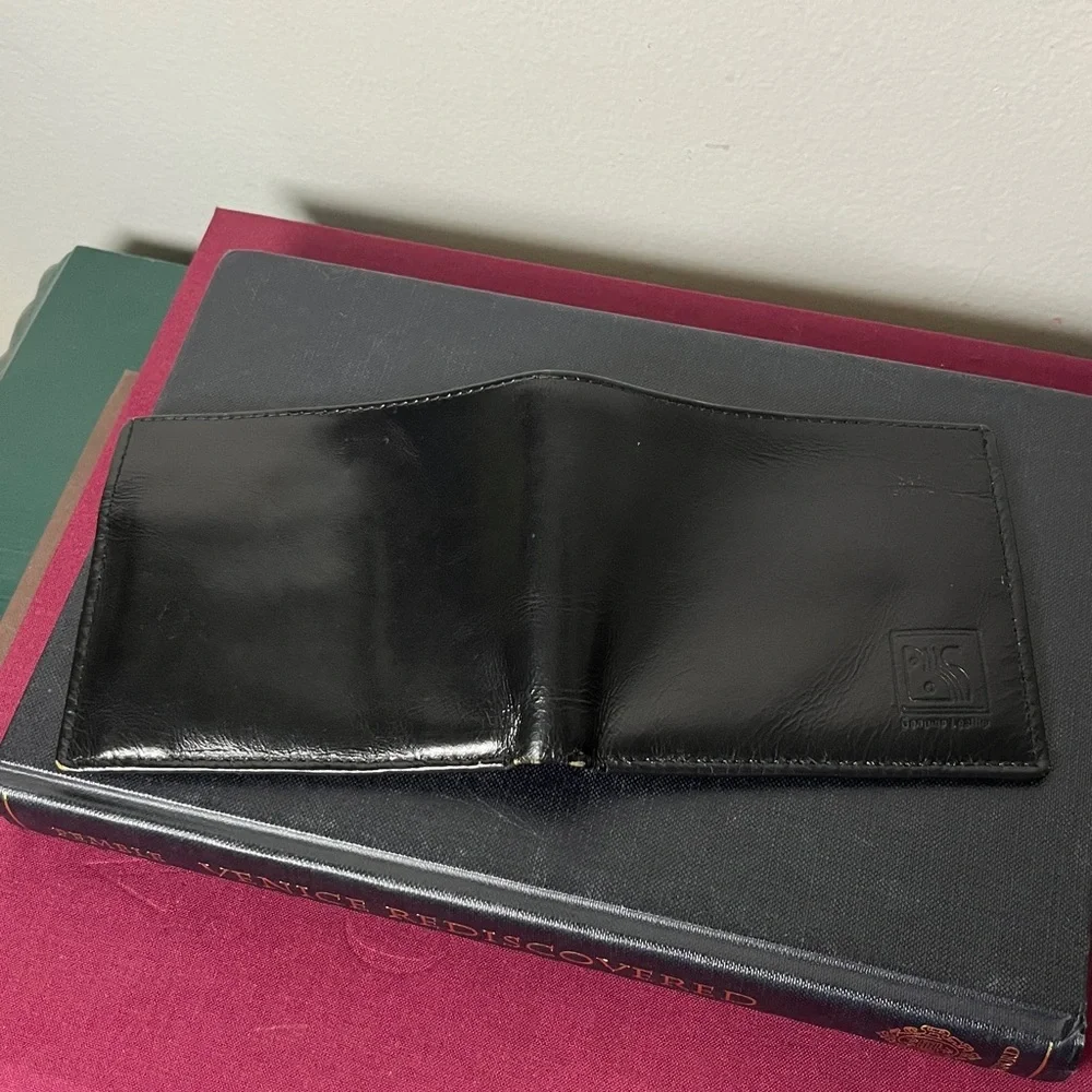 Bulls Generation Rare Vintage 1990s Men's Genuine Leather Black Bi-Fold Wallet